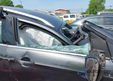 2017 Ford Escape Titanium z USA, uszkodzony, nr VIN 1FMCU0JD3HUA57747